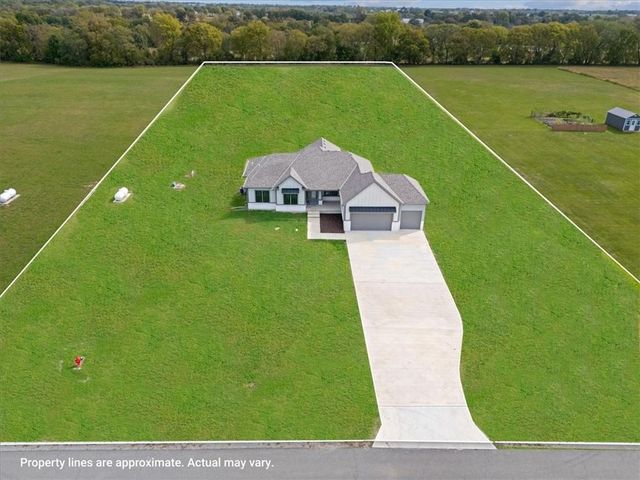 13511 Woodland Ranch Drive, Lee's Summit, MO 64086