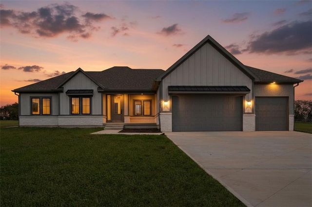 13511 Woodland Ranch Drive, Lee's Summit, MO 64086