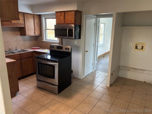 3310 Laurann Lane, Pryor, OK 74361