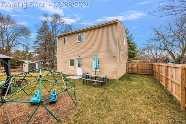 3570 Emmons Avenue, Rochester Hills, MI 48307