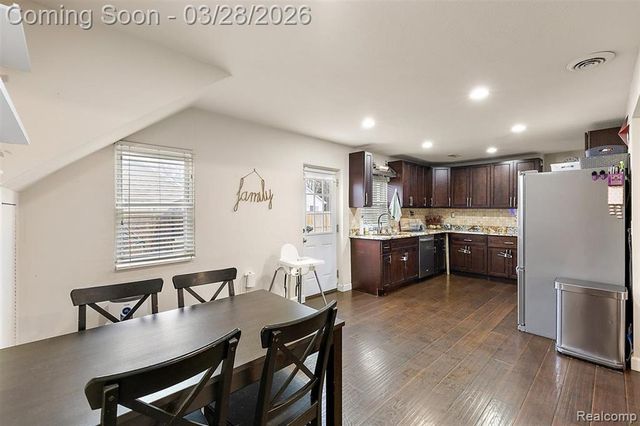 3570 Emmons Avenue, Rochester Hills, MI 48307