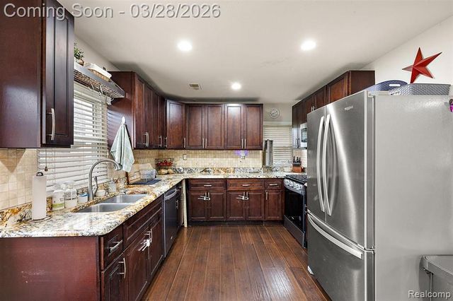 3570 Emmons Avenue, Rochester Hills, MI 48307