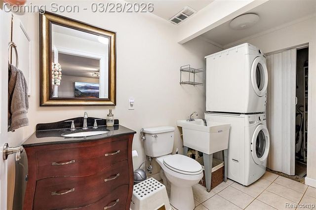 3570 Emmons Avenue, Rochester Hills, MI 48307