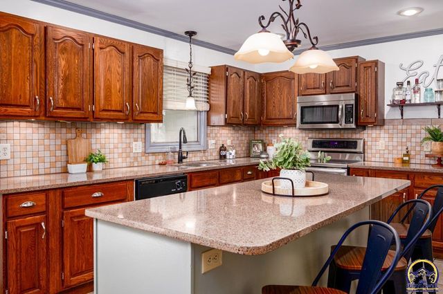 5601 SW 24th ST, Topeka, KS 66614