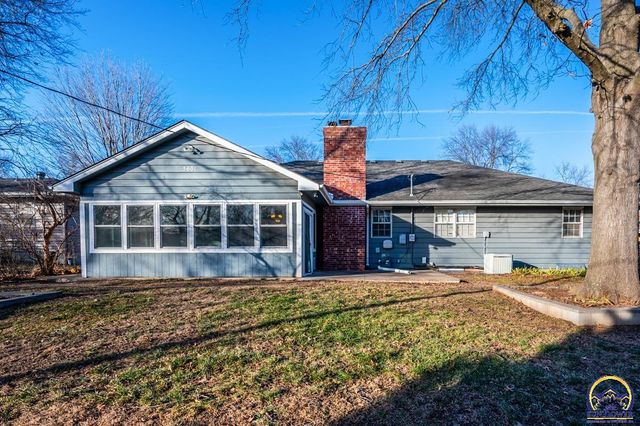 5601 SW 24th ST, Topeka, KS 66614