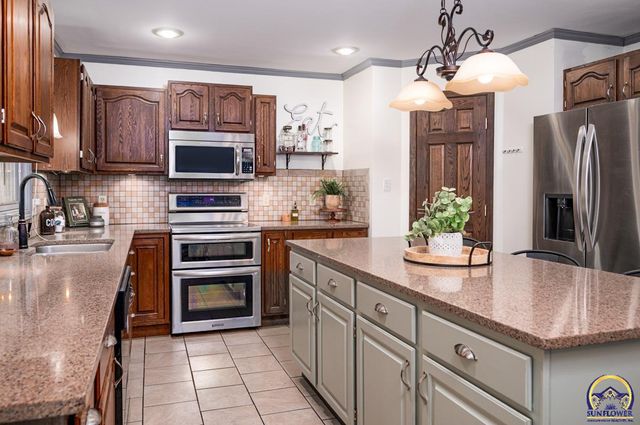 5601 SW 24th ST, Topeka, KS 66614