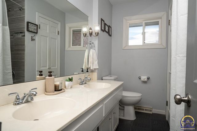 5601 SW 24th ST, Topeka, KS 66614