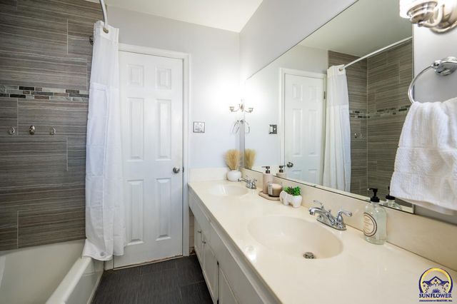 5601 SW 24th ST, Topeka, KS 66614