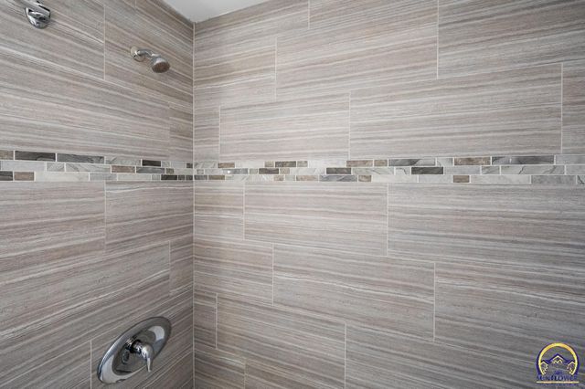 5601 SW 24th ST, Topeka, KS 66614