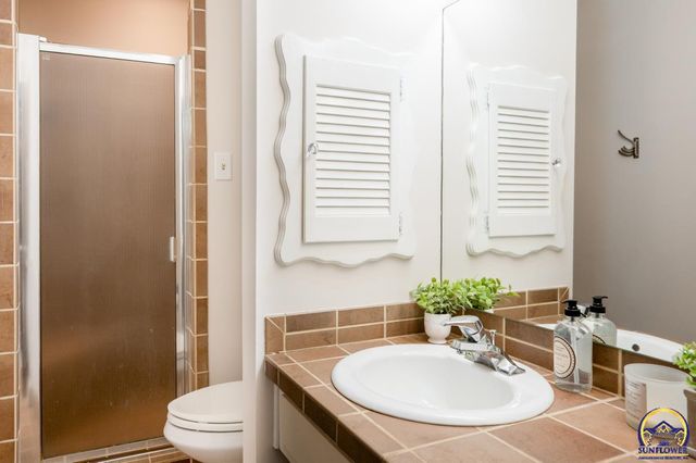 5601 SW 24th ST, Topeka, KS 66614