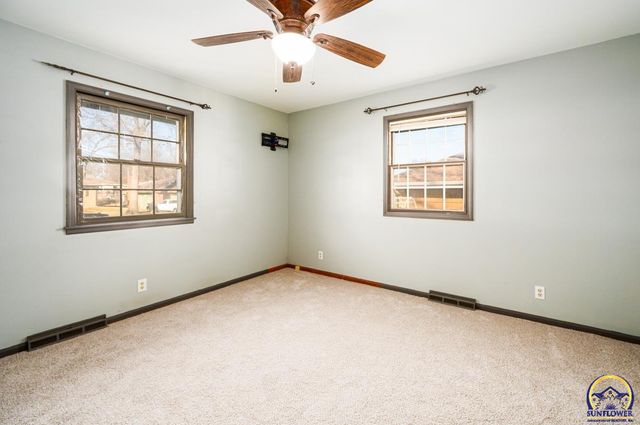 5601 SW 24th ST, Topeka, KS 66614