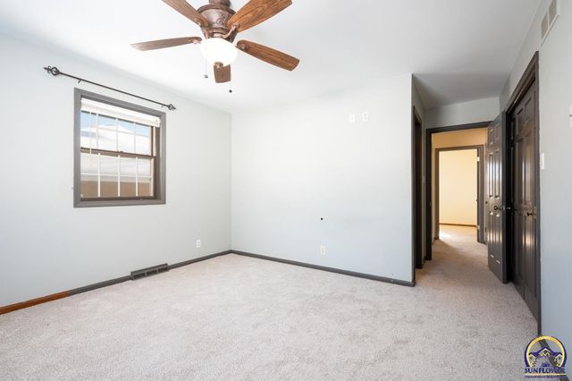 5601 SW 24th ST, Topeka, KS 66614