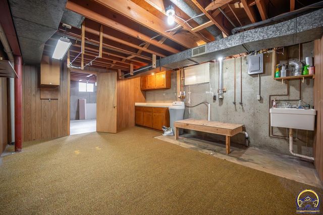 5601 SW 24th ST, Topeka, KS 66614