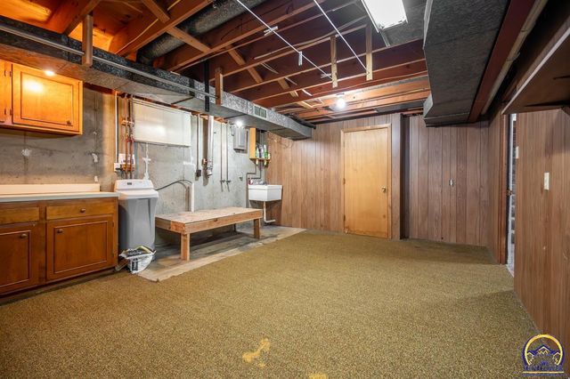 5601 SW 24th ST, Topeka, KS 66614