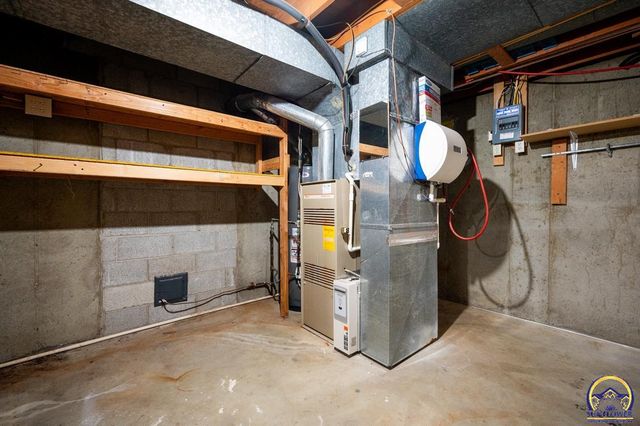 5601 SW 24th ST, Topeka, KS 66614