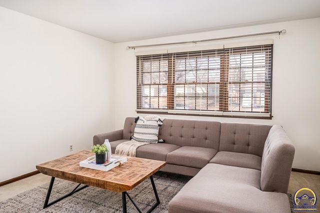 5601 SW 24th ST, Topeka, KS 66614