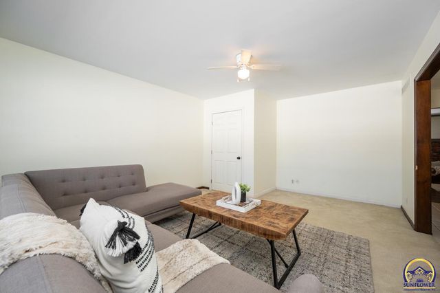 5601 SW 24th ST, Topeka, KS 66614