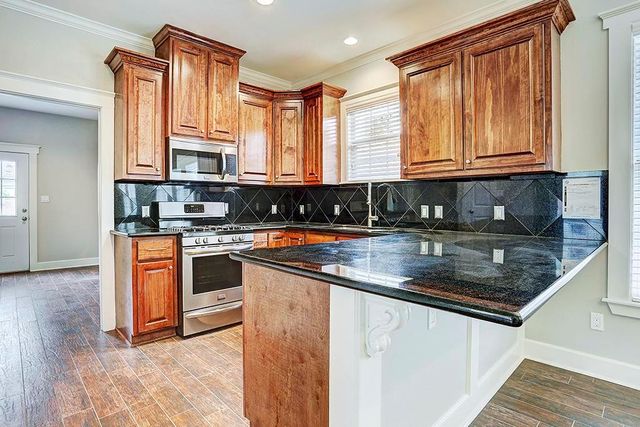 6722 Avenue F, Houston, TX 77011