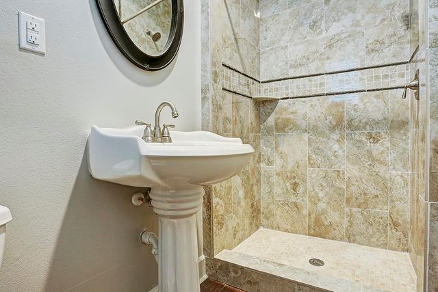 6722 Avenue F, Houston, TX 77011