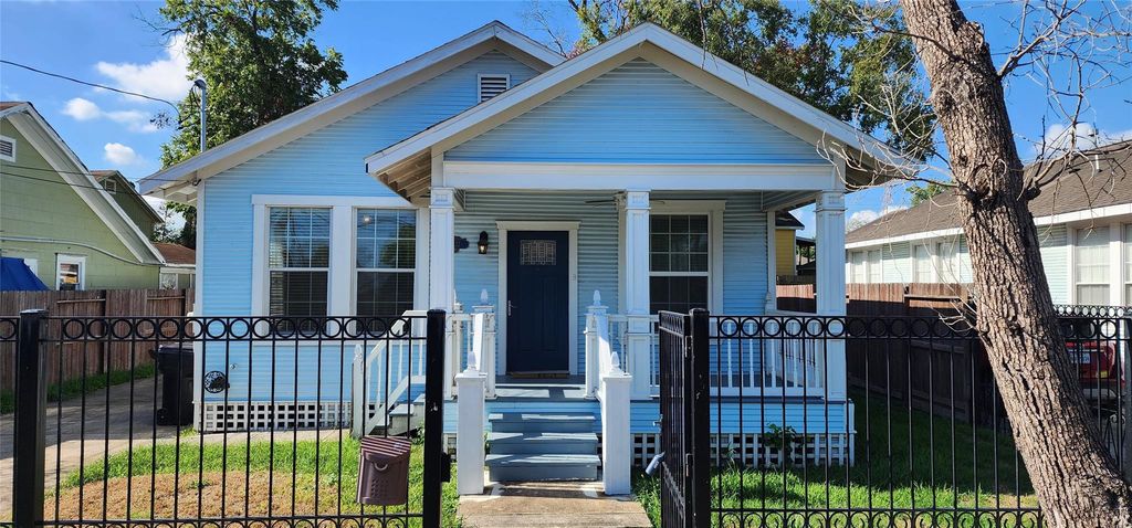 6722 Avenue F, Houston, TX 77011