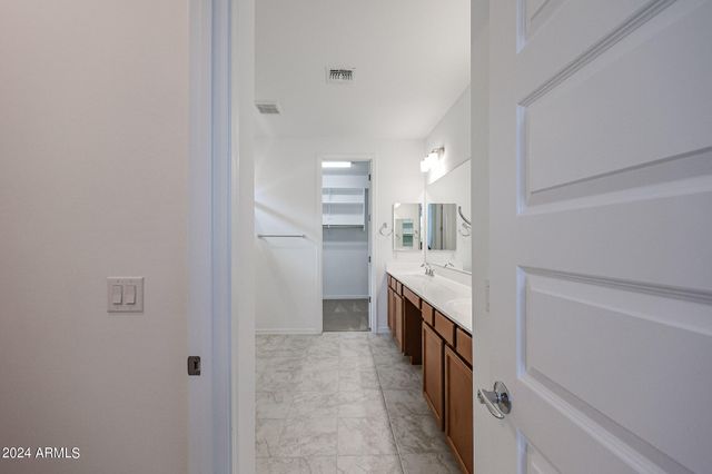 8752 W Medlock Drive, Glendale, AZ 85305