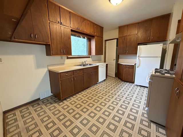 825 S 17th STREET, Sheboygan, WI 53081