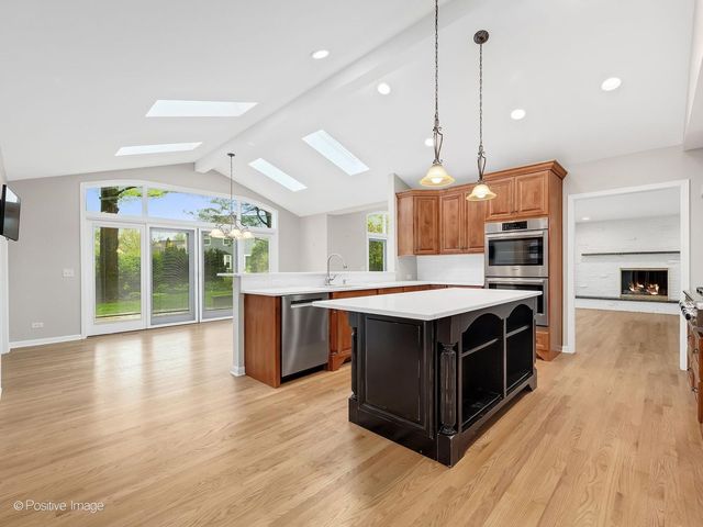2S560 Seneca Drive, Wheaton, IL 60189
