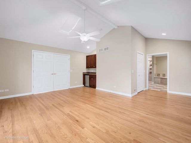 2S560 Seneca Drive, Wheaton, IL 60189