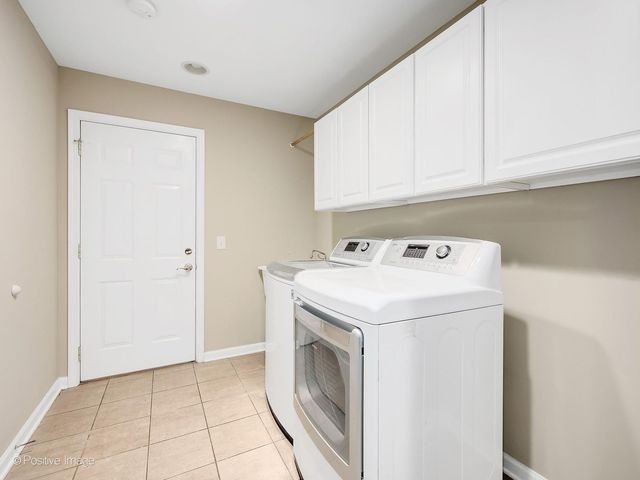 2S560 Seneca Drive, Wheaton, IL 60189