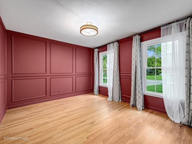 2S560 Seneca Drive, Wheaton, IL 60189