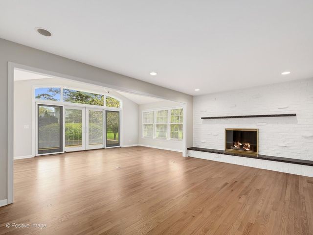 2S560 Seneca Drive, Wheaton, IL 60189