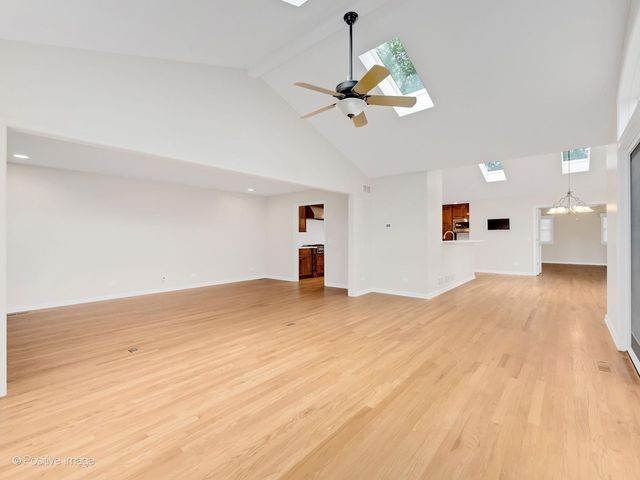 2S560 Seneca Drive, Wheaton, IL 60189