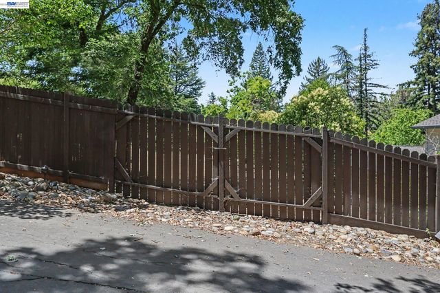 571 LA GONDA WAY, Danville, CA 94526