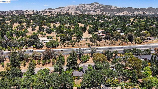 571 LA GONDA WAY, Danville, CA 94526