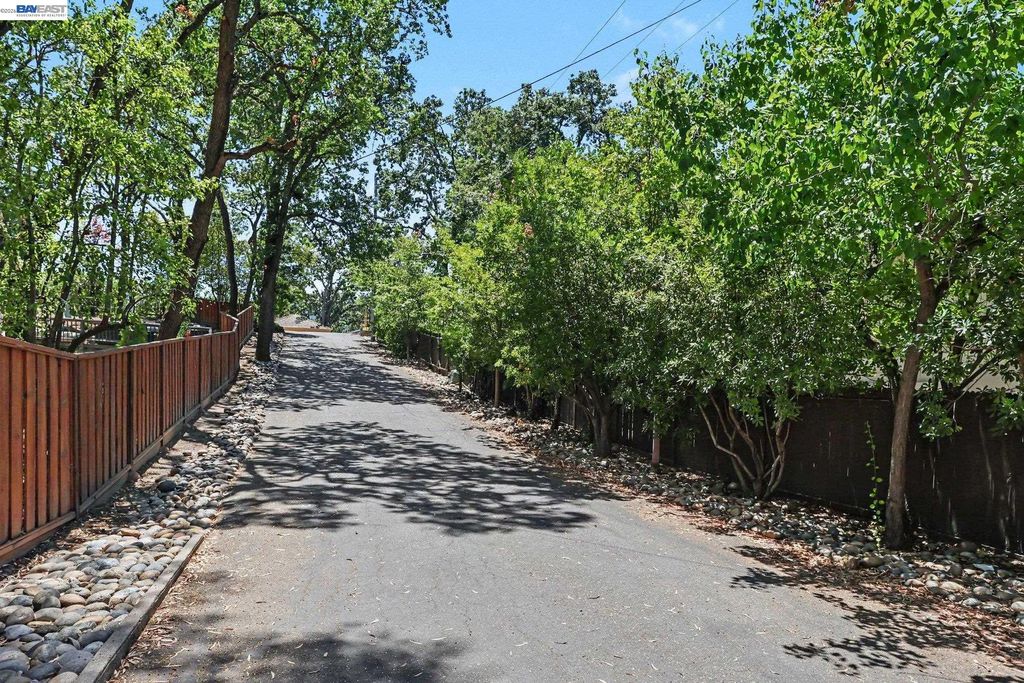 571 LA GONDA WAY, Danville, CA 94526