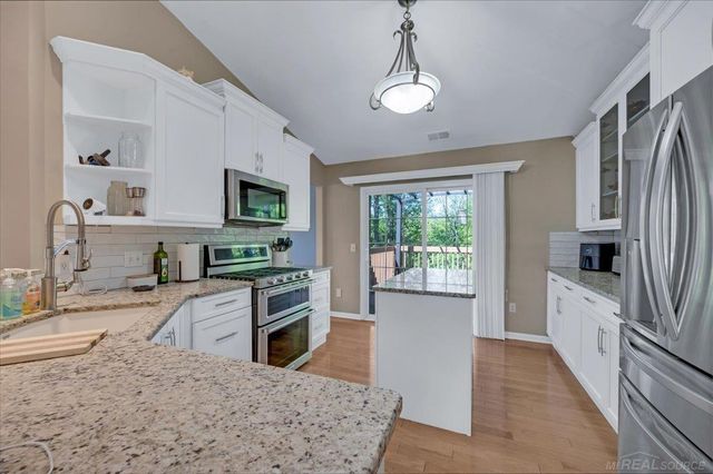 26782 Kirkway Circle, Woodhaven, MI 48183