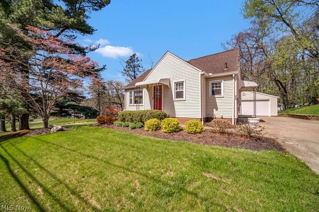 324 W State Street, Barberton, OH 44203