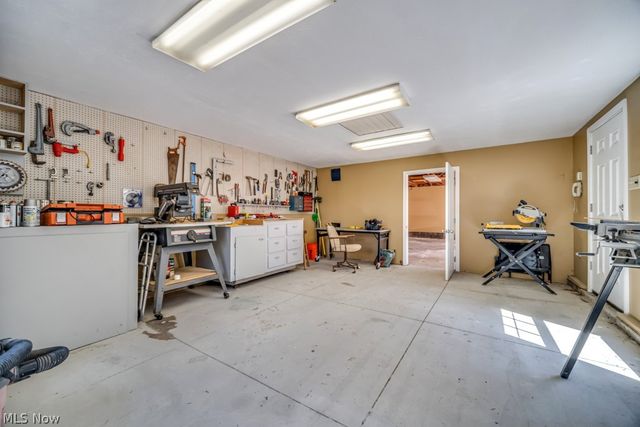 324 W State Street, Barberton, OH 44203