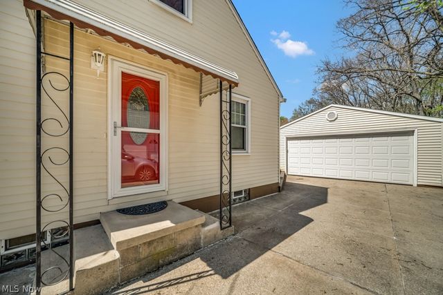 324 W State Street, Barberton, OH 44203