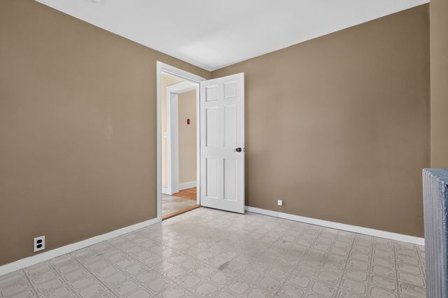 10 Hayward St, Randolph, MA 02368