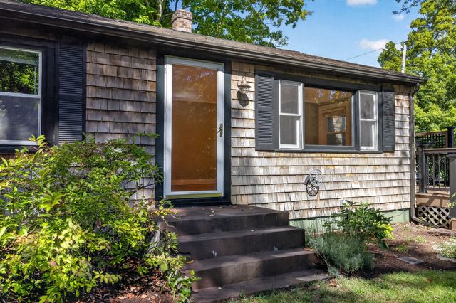 10 Hayward St, Randolph, MA 02368
