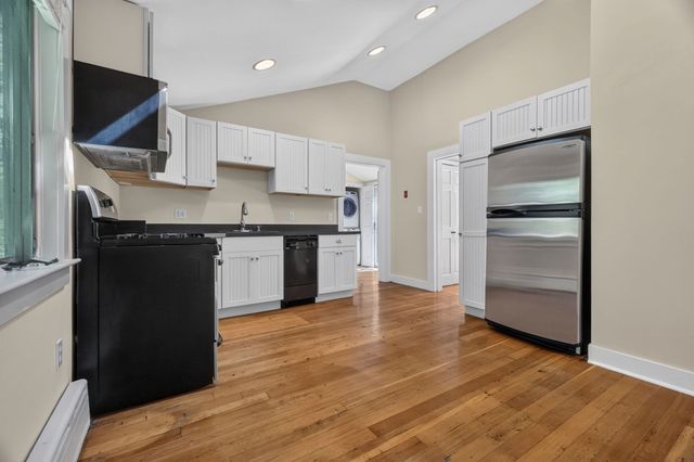 10 Hayward St, Randolph, MA 02368