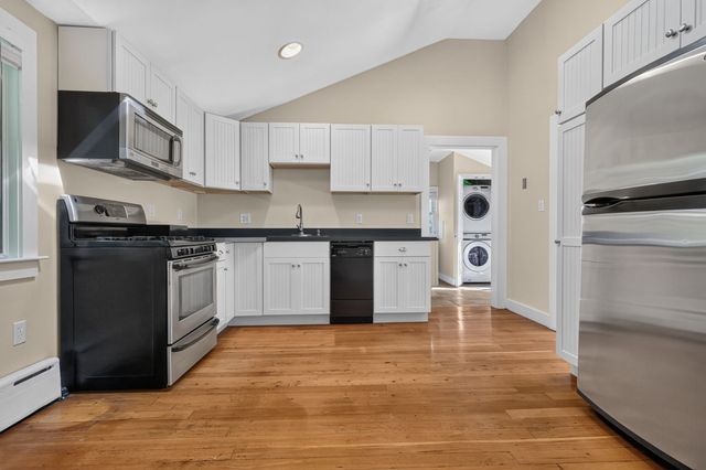 10 Hayward St, Randolph, MA 02368