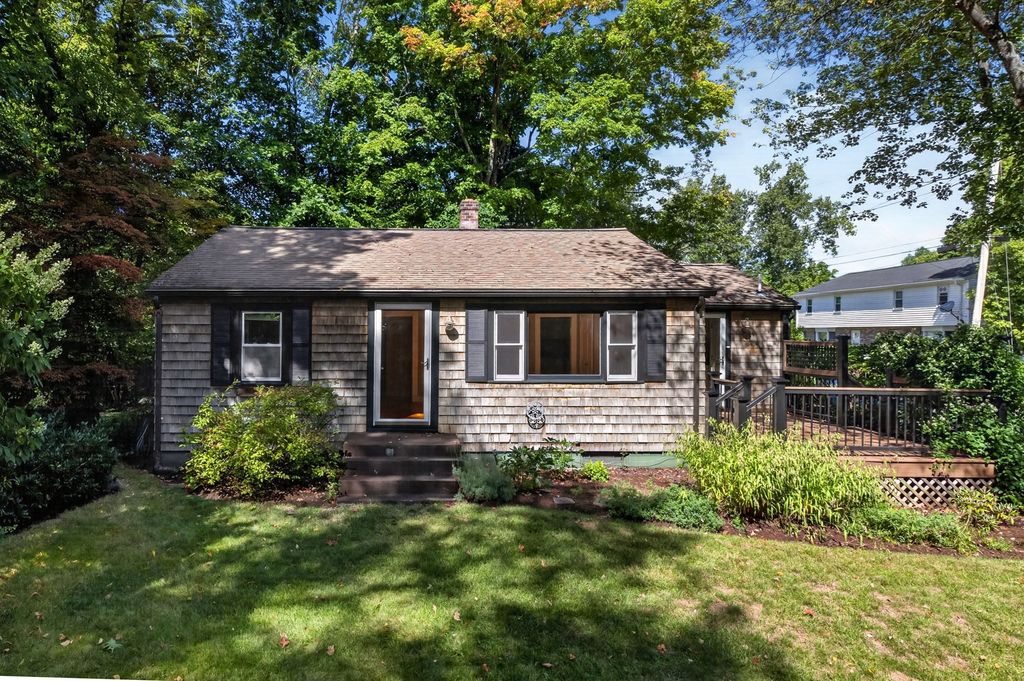 10 Hayward St, Randolph, MA 02368