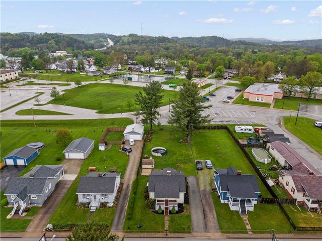 137 Independence Street, Perryopolis, PA 15473