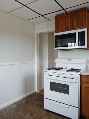 499 Lindsey St 2W, Fall River, MA 02720