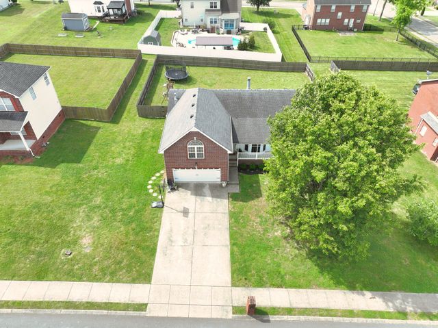 1004 Kiser Ave, Hendersonville, TN 37075