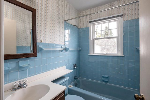 1609 W MURDOCK AVENUE, Oshkosh, WI 54901