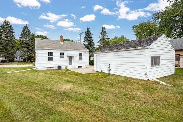 1609 W MURDOCK AVENUE, Oshkosh, WI 54901