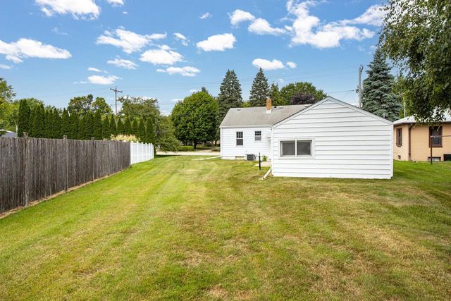 1609 W MURDOCK AVENUE, Oshkosh, WI 54901